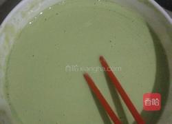 菠菜汁鸡蛋饼的做法图解3