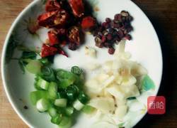 茼蒿杆炒香干的做法图解4