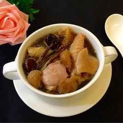 花胶虫草炖鸡汤的做法[图]