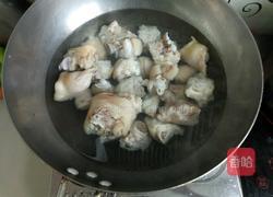 花生猪蹄汤的做法图解2