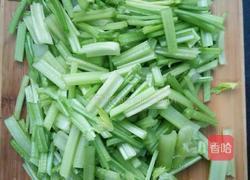 芹菜肉丝的做法图解2