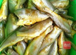 干炸小黄花鱼的做法图解2