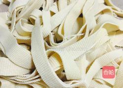 西芹炒千张的做法图解2