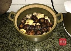 冬菇焖猪手的做法图解6