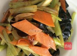 西芹炒木耳的做法图解8