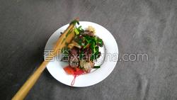 腊肉蚕豆米炒韭菜的做法图解14