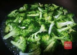 「Cathy邊吃邊營養(yǎng)」西藍(lán)花炒番茄的做法圖解3