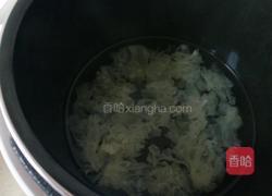 菠萝银耳枸杞汤的做法图解7
