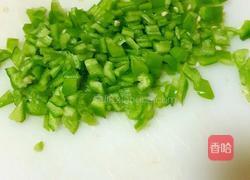 尖椒炒鸡蛋的做法图解1