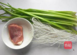 芹菜肉丝的做法图解1