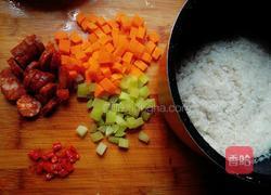 臘腸燜飯的做法圖解2