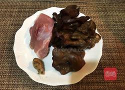 木耳肉片汤的做法图解1