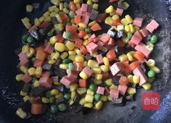 五彩缤纷炒饭的做法图解3