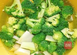 腊味西兰花的做法图解2