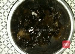 素炒瓜片木耳尖椒的做法图解2