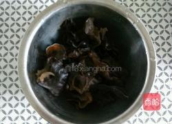 素炒瓜片木耳尖椒的做法图解4