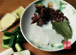 香菇春笋炖鸡腿的做法图解2