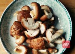 香菇春笋炖鸡腿的做法图解5