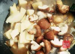 香菇春笋炖鸡腿的做法图解13
