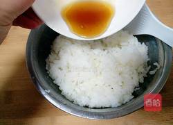 金枪鱼肉松紫菜包饭的做法图解4