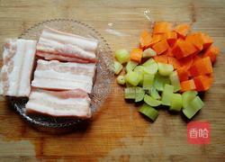 胡萝卜红烧肉的做法图解2