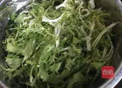 Illustration of how to make cold bitter chrysanthemum 1