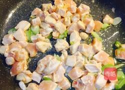 秋葵炒鸡丁的做法图解7