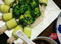 凉拌金针菇黄瓜卷的做法图解9