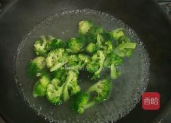 素炒西兰花的做法图解2