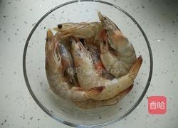 金丝沙拉凤尾虾的做法图解1