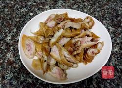 尖椒溜肥肠的做法图解1