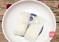 腊肠粉丝煲的做法图解1