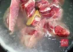 雪莲果猪骨汤的做法图解2