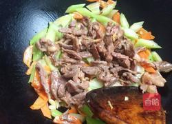芹菜炒牛柳的做法图解5
