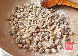 奶味挂霜花生米的做法图解5