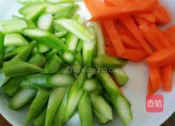 芦笋滑鸡柳的做法图解2