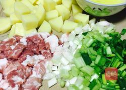 土豆葱香卤汁饭的做法图解1