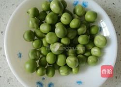 豌豆蛋清肠烩丝瓜的做法图解2
