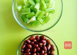 呛拌芹菜花生的做法图解2