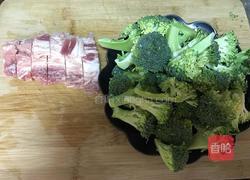 培根炒西兰花的做法图解1