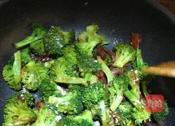 培根炒西兰花的做法图解6
