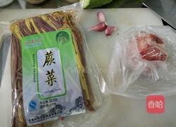 蕨菜炒肉的做法图解1