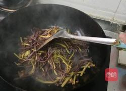 蕨菜炒肉的做法图解5
