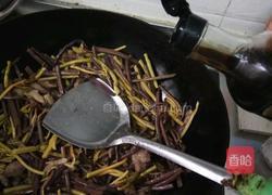 蕨菜炒肉的做法图解6