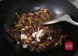蕨菜炒肉的做法图解7