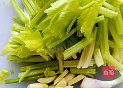 香芹炒肉的做法图解5