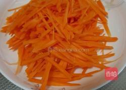 土豆丝炒胡萝卜丝的做法图解1
