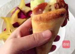 Illustration of how to make hand-held pizza 5