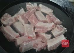 谢氏秘制红烧排骨的做法图解1