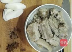 谢氏秘制红烧排骨的做法图解2